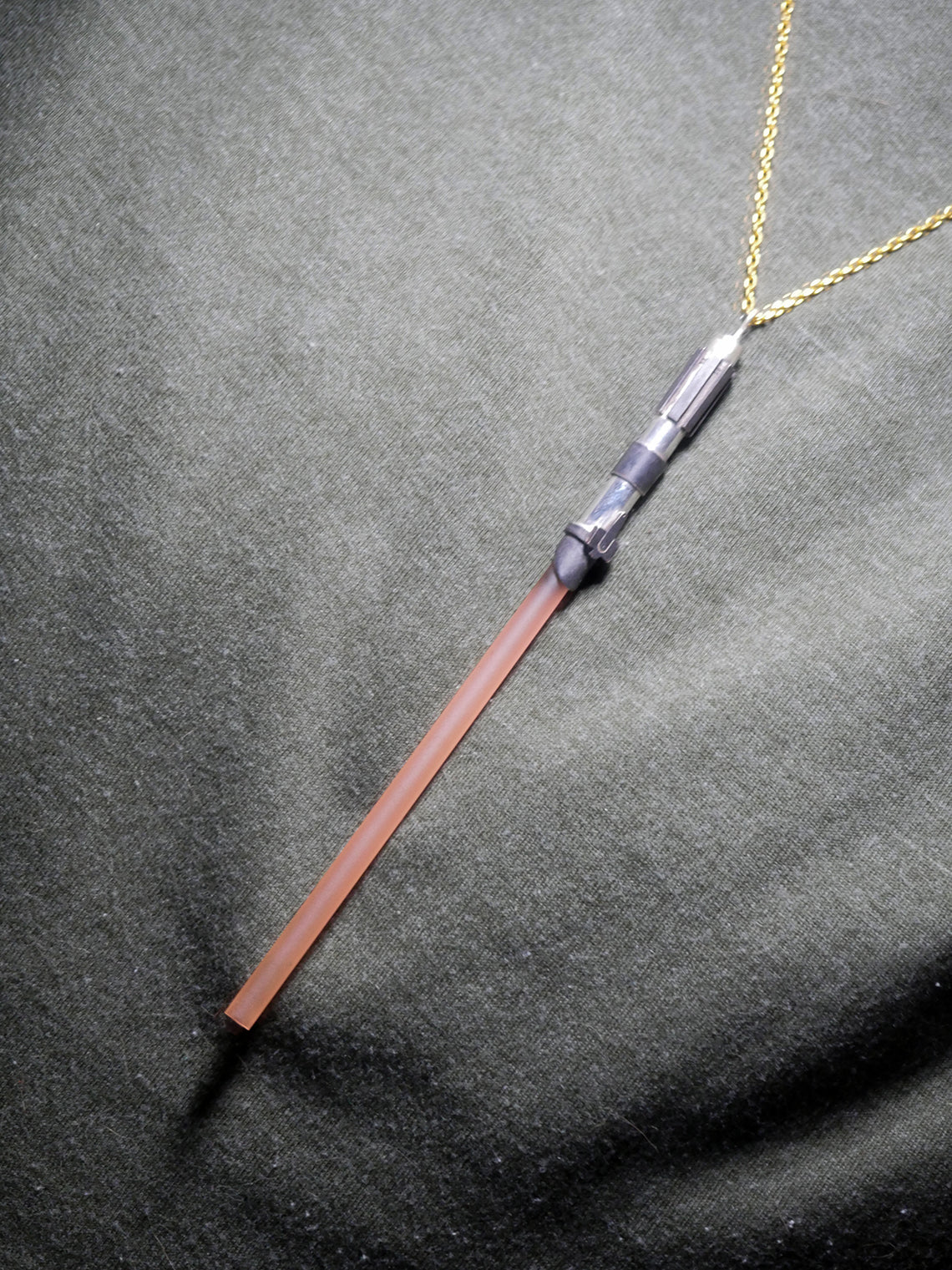 Pendentif sabre laser