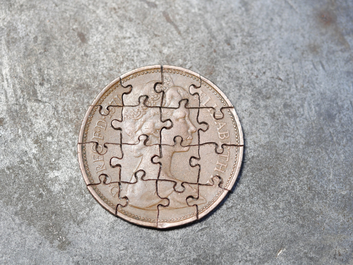 Puzzle de 2 pence de 1971 découpé à la main