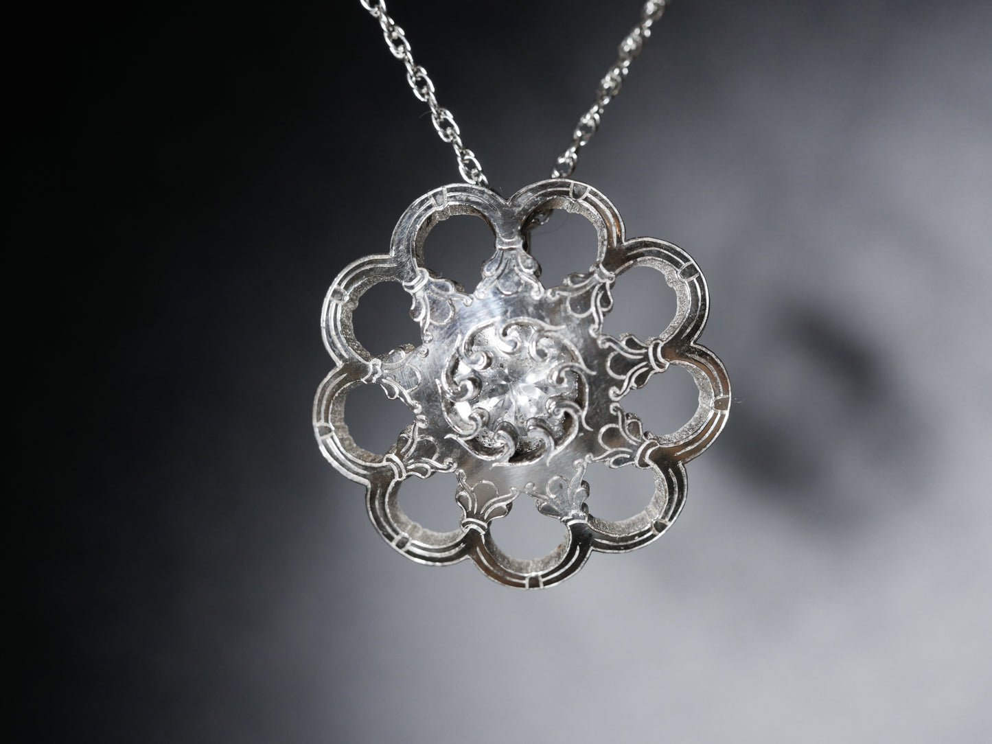 Ringerike pendant