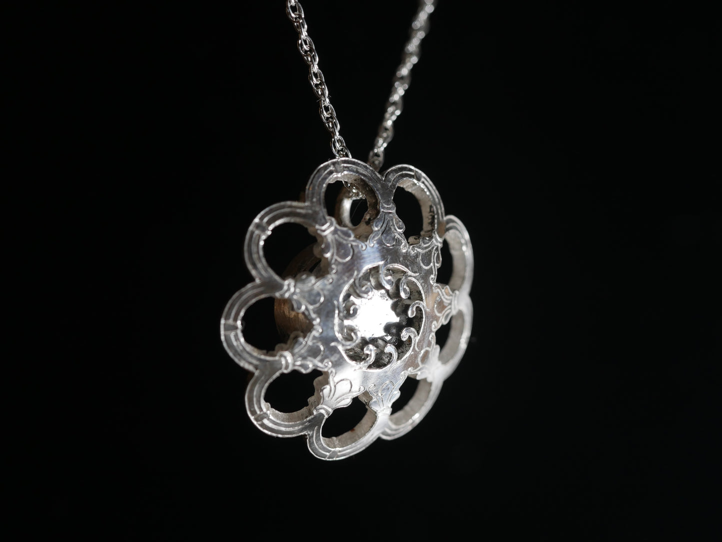 Ringerike pendant