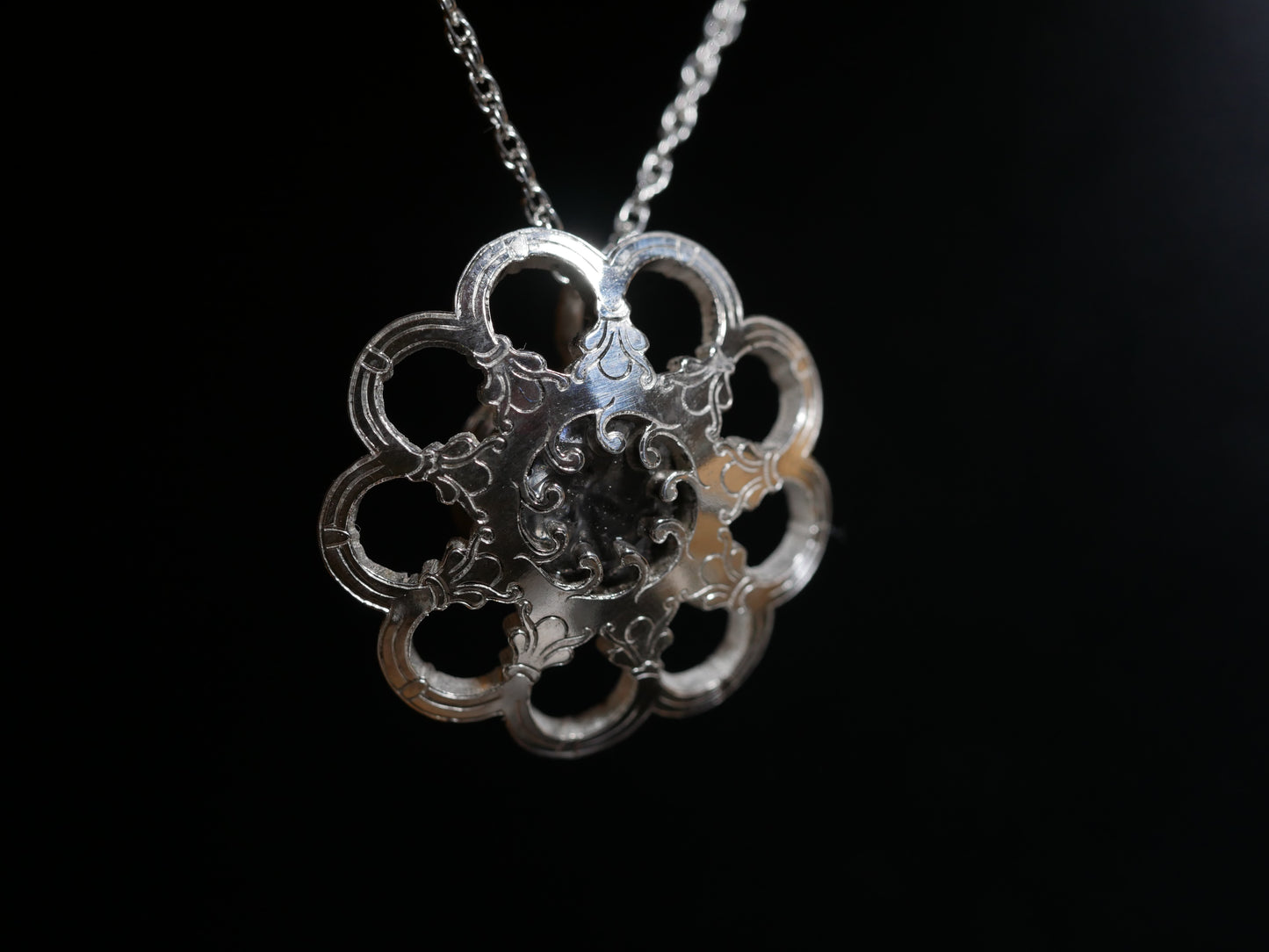 Ringerike pendant