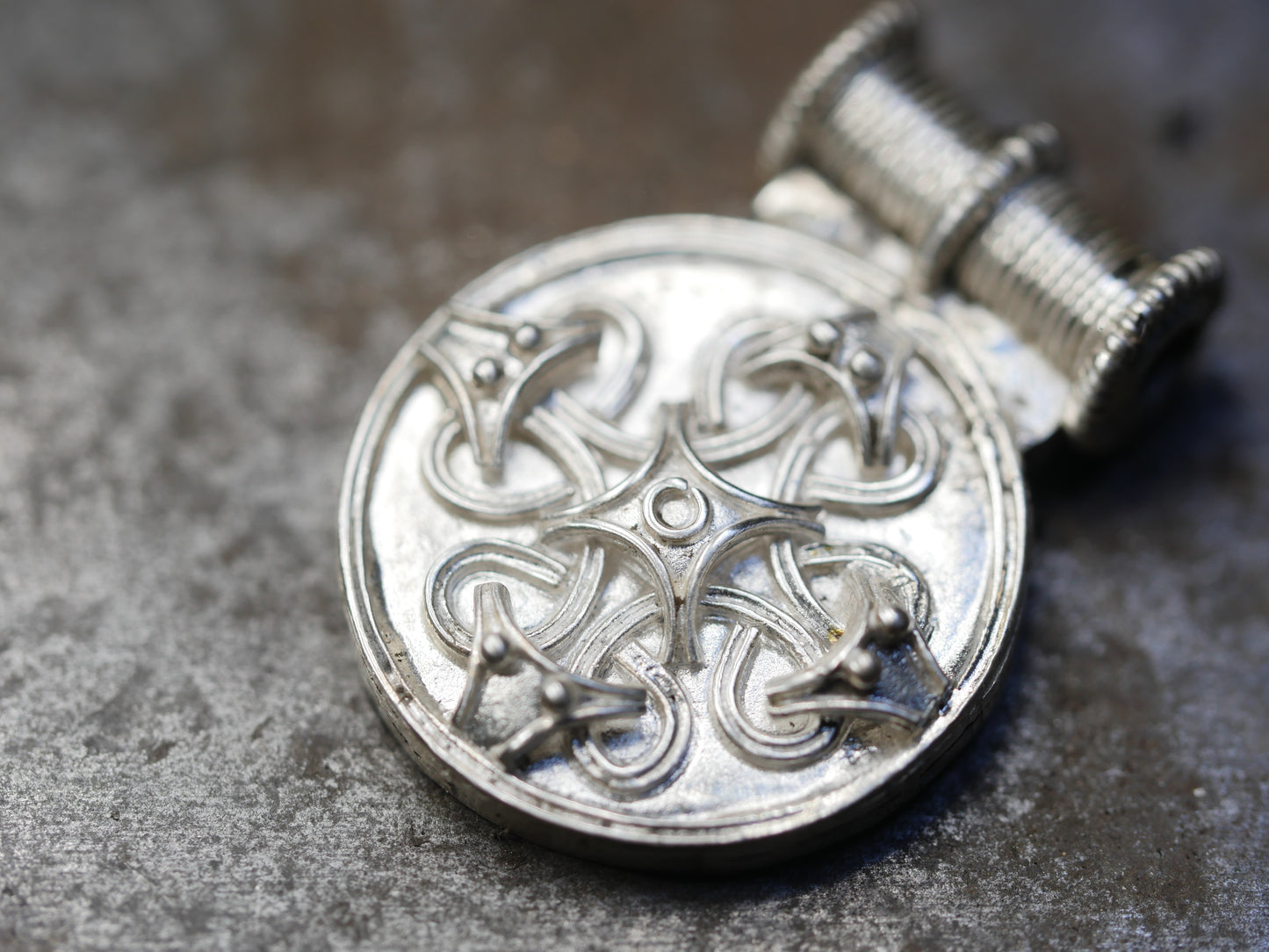 Pendentif en argent fusionné d'inspiration viking