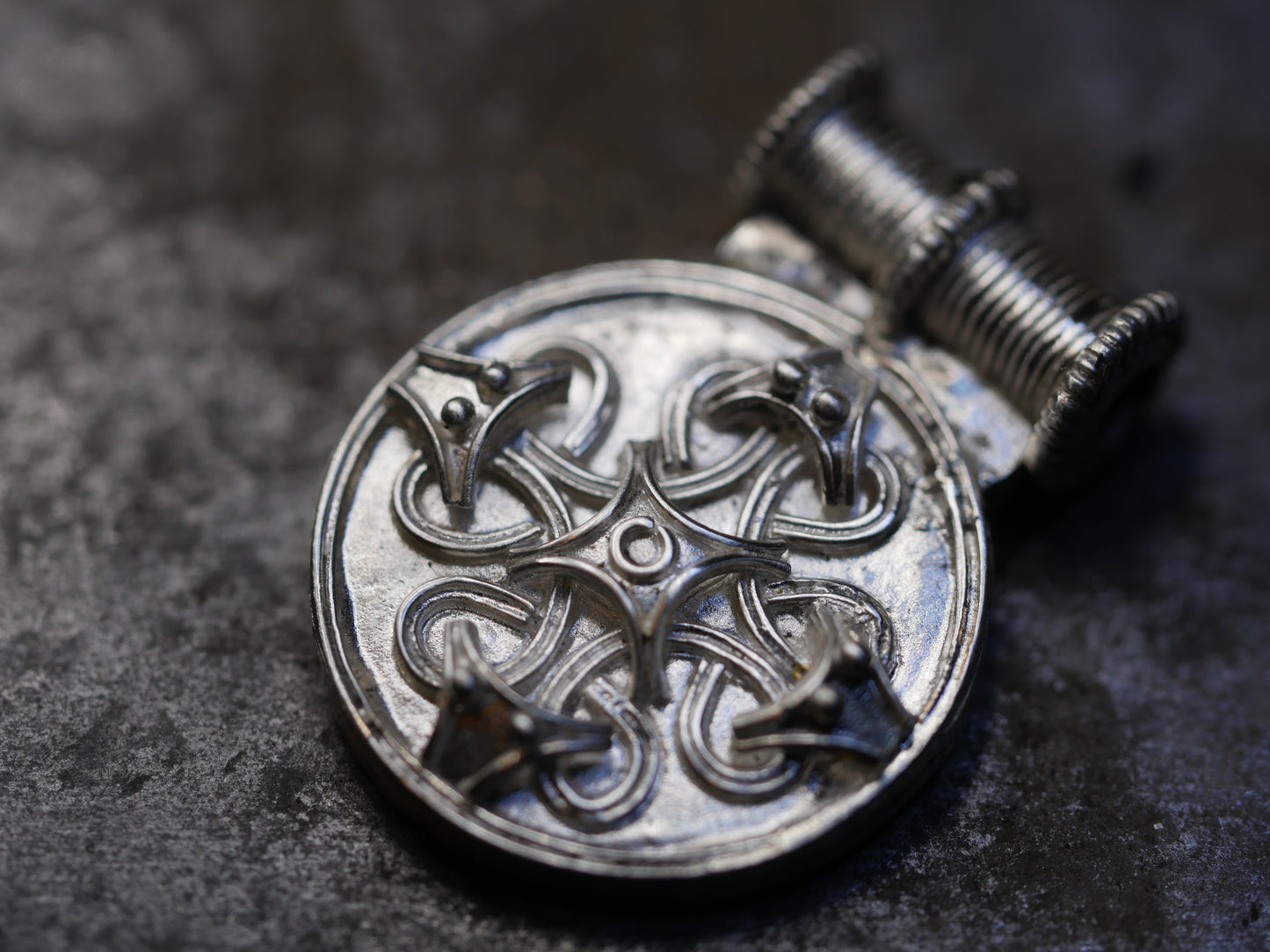 Pendentif en argent fusionné d'inspiration viking