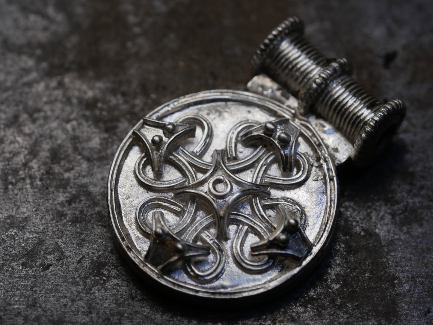 Pendentif en argent fusionné d'inspiration viking
