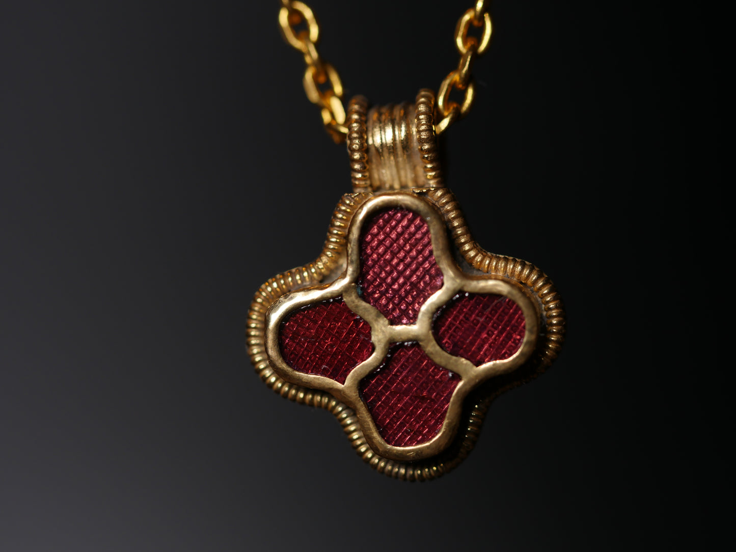 Vendel Uppsala Pendant - Garnet and Gold plated Silver