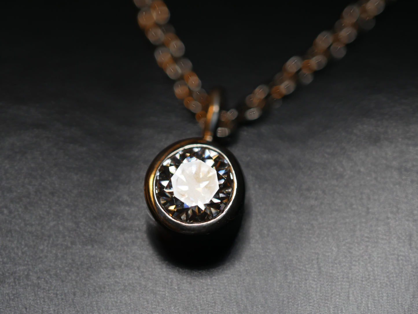 Collier en argent avec moissanite