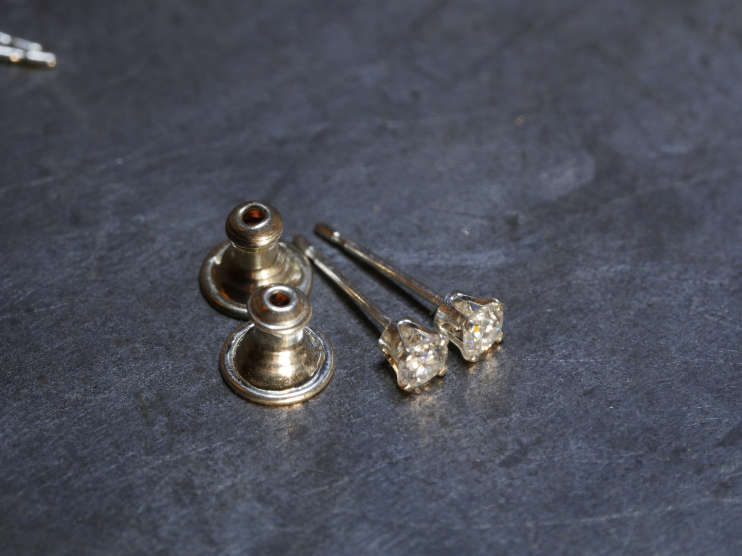 Boucles d'oreilles à tige en moissanite