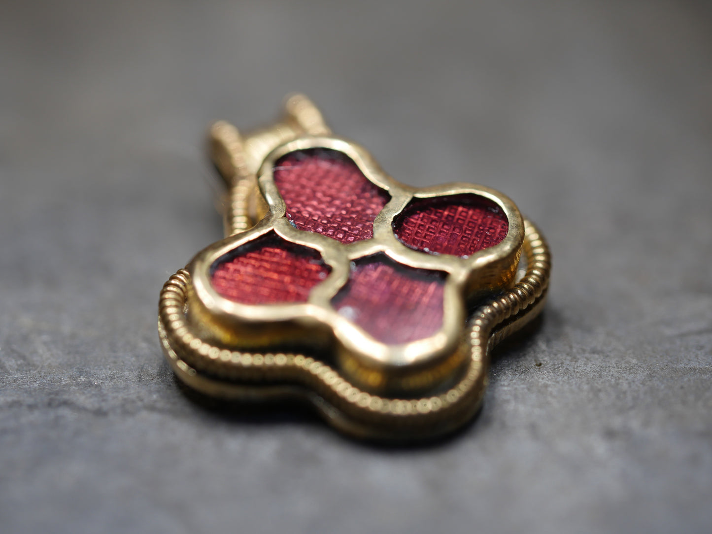 Vendel Uppsala Pendant - Garnet and Gold plated Silver
