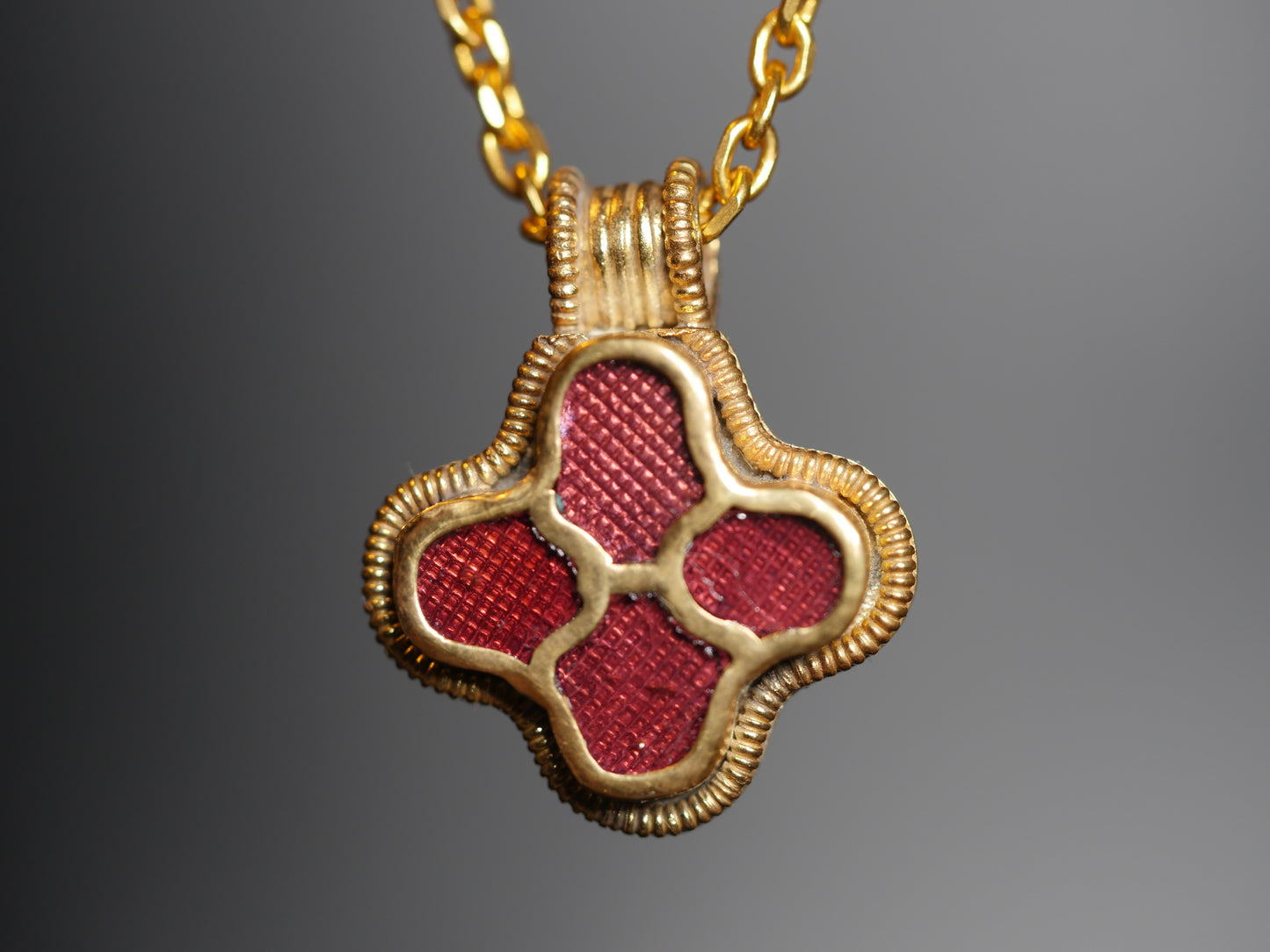 Vendel Uppsala Pendant - Garnet and Gold plated Silver
